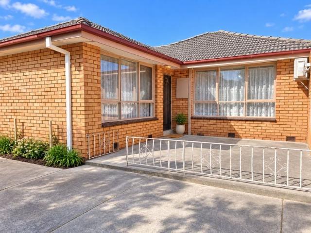 Spacious, Light Filled Living in a Convenient Carnegie Location