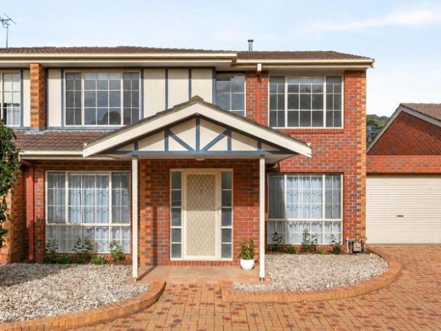 Spacious, light filled living in a convenient Keilor setting