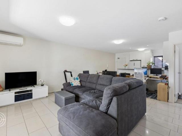 Spacious, Light Filled Living in a Boutique Zillmere Complex