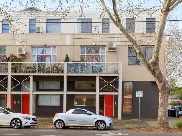 Spacious, light filled living in a prime city edge location