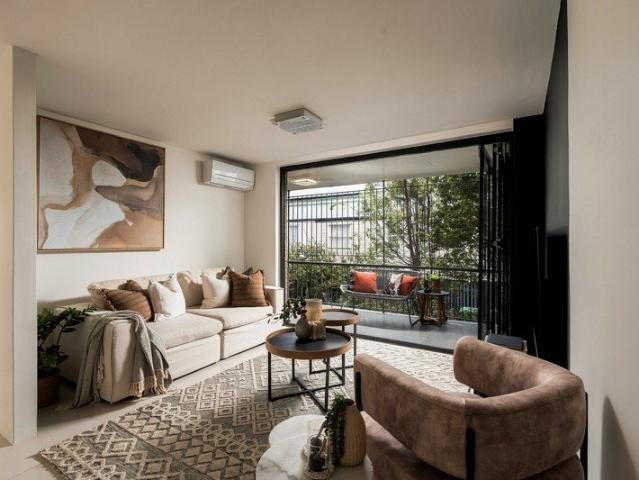 Spacious, Light Filled Living in a Prime Clayfield Position