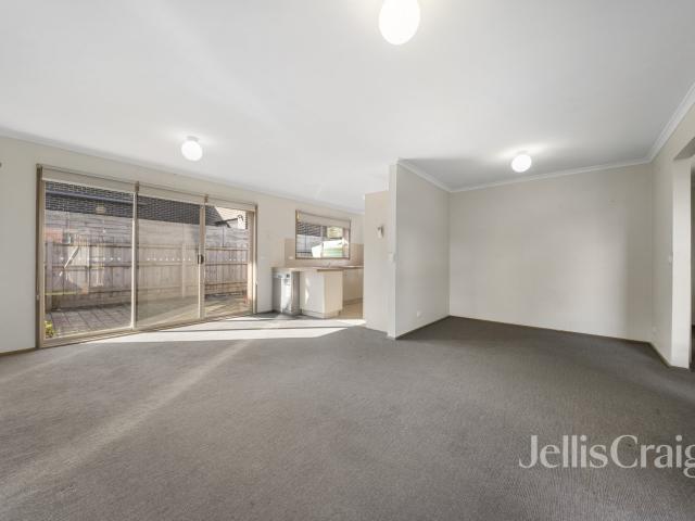 Spacious, Light Filled Living in a Prime Aspendale Location