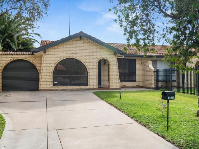 SPACIOUS, LIGHT FILLED LIVING IN A PRIME SOUTH WEST POCKET