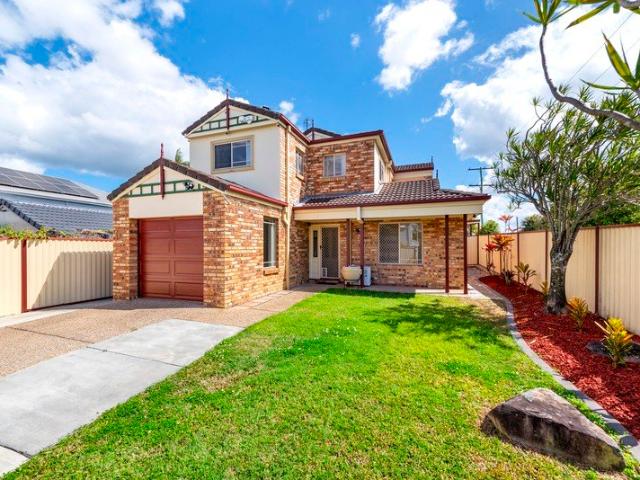 Spacious Light Filled Townhome in Prime Southport Location