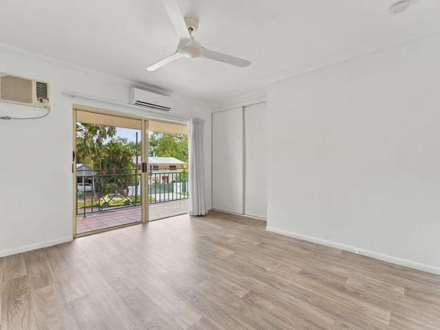 Spacious, Light Filled Townhouse, Freshly Painted, New Appliances