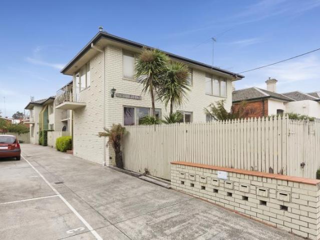 Spacious & Light Filled Two Bedroom Apartment in a Boutique Block