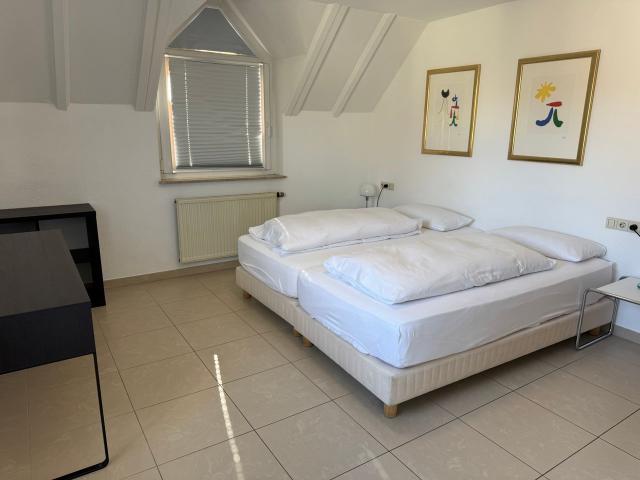 Spacious light flooded 1 bed room apartment, Stuttgart Amsterdam Apartments for Rent