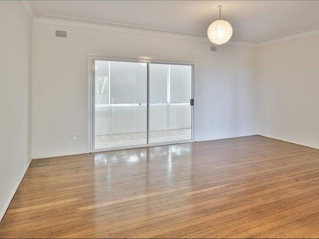 Spacious Lismore Living
