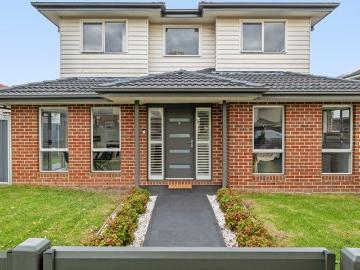 Spacious Living & Dual Courtyards in Prime ANA Estate Location