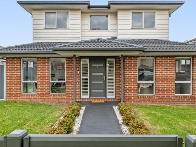 Spacious Living & Dual Courtyards in Prime ANA Estate Location