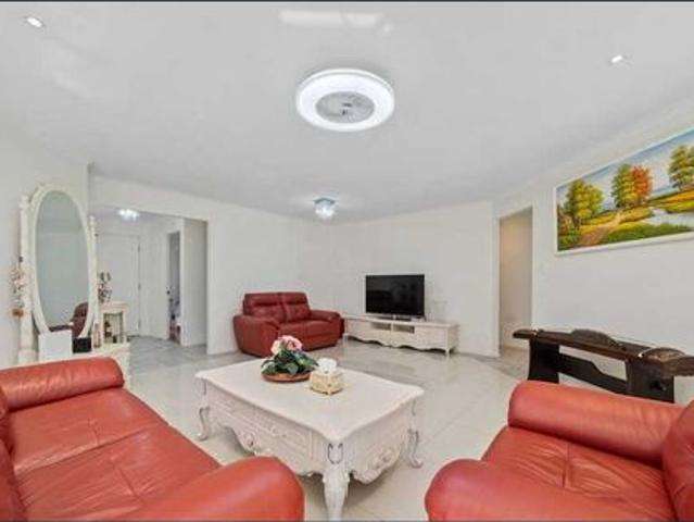 SPACIOUS LIVING IN A PRIME LOCATION. UNMATCHED!