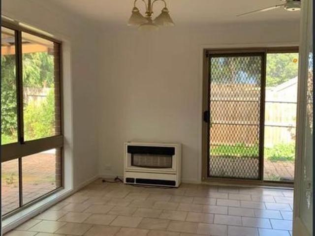 Spacious living in a quiet court location with easy access to Woodgrove shopping centre!