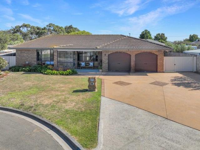 Spacious Living in a Sought After Court Location