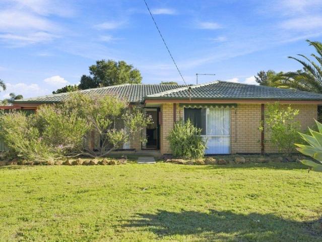 Spacious Living in an Unbeatable Parkside Setting!