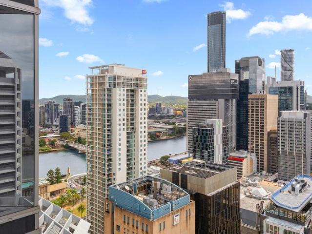 High Ceilings & River Views Seller Ready to Meet the Market
