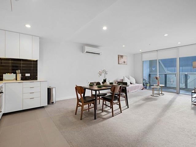 Spacious Living in Heart of Docklands