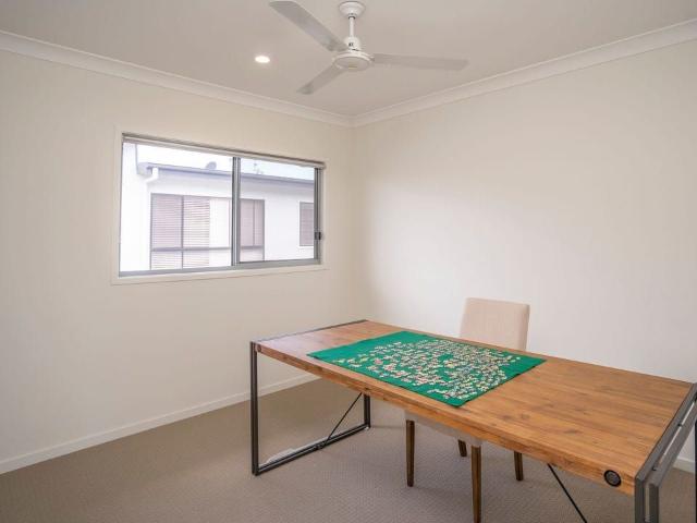 Spacious Living in Peaceful Careel Close Helensvale