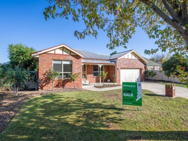 Spacious Living In Prestigious Ross Alan Estate
