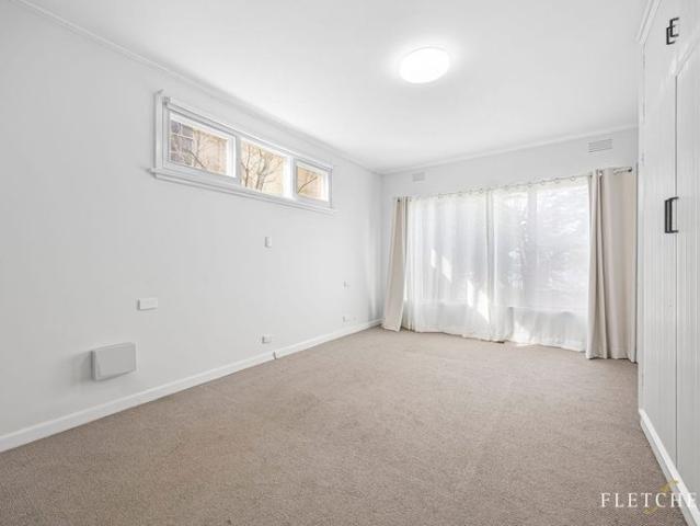 SPACIOUS LIVING IN PRIME LAKE WENDOUREE LOCATION