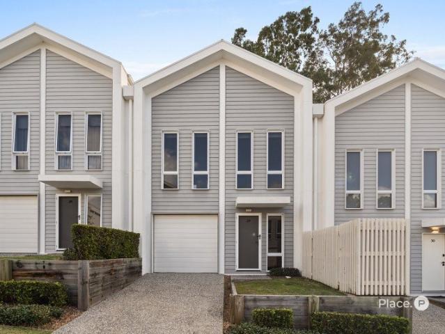 Spacious Living in Quiet Leafy Location!