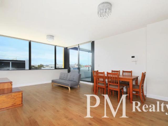 Spacious Living in the Heart of Mascot