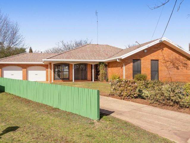 Spacious Living on an Exceptional Block in Centenary Heights