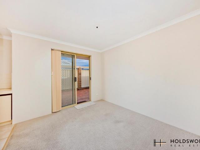 Spacious Living Opposite Parkland