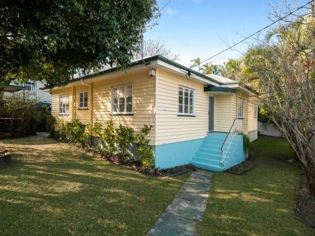 Spacious Living, Outstanding Convenience, Generous Corner Block