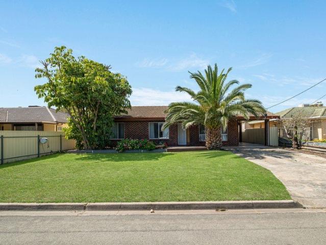 Spacious Living Moments from the Coast