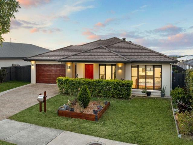 Spacious Living Meets Lifestyle Excellence on 582m²!