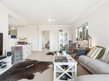 Spacious Living Spectacular Outlook!