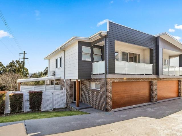 Spacious Living, Stunning Escarpment Views