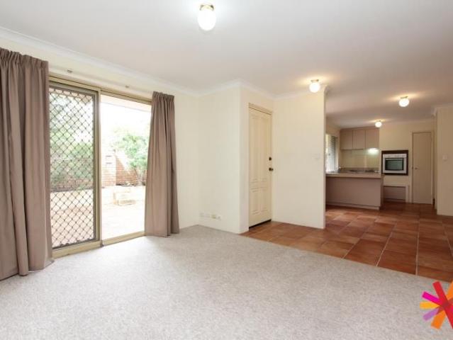 SPACIOUS LIVING, PRIVATE COURTYARD & GREAT LOCATION