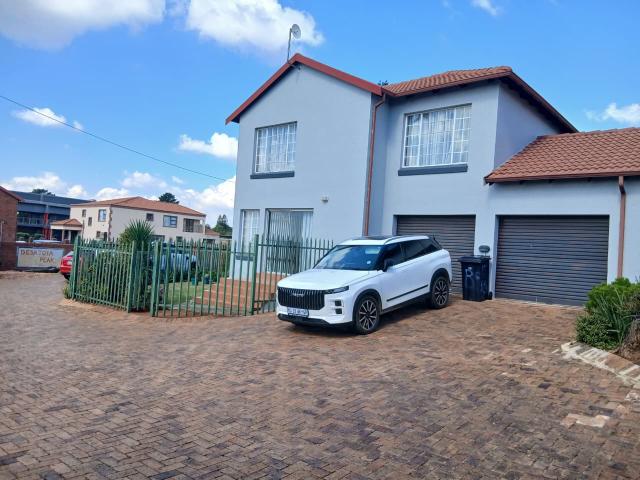 Spacious Living with 24/7 Security, Pet Friendly & Private Garden