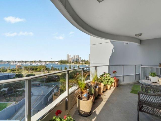 Spacious Living with Beautiful Broadwater & Marina Outlooks
