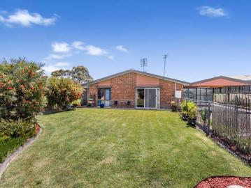 Spacious Living with Exceptional Shedding on a 1027m² Allotment