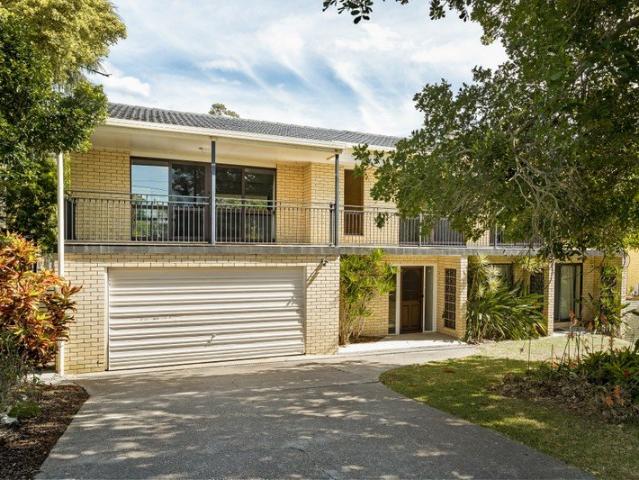 Spacious Living with Pool, Solar & Garden Maintenance Included
