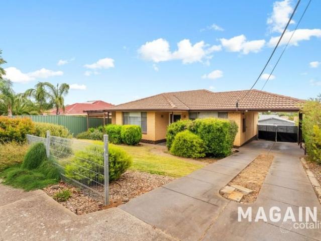 Spacious Living with Room to Entertain in a Lovely Morphett Vale Location