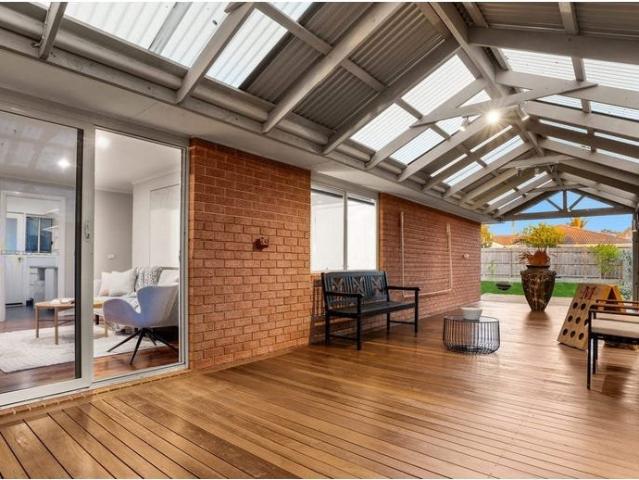 Spacious Living with Schools, Shops & Freeway at Your Doorstep