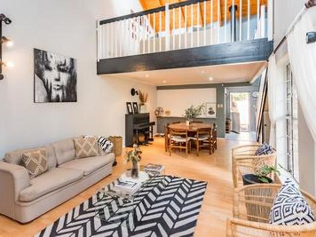 spacious lock up and go and pet friendly