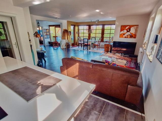 Spacious loft style apartment 104 m² with balcony – 5 min to subway – fully furnished
