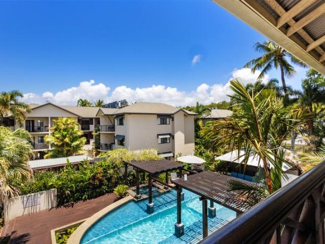 Spacious Loft Style Sanctum Overlooking the Pool at Freestyle Resort