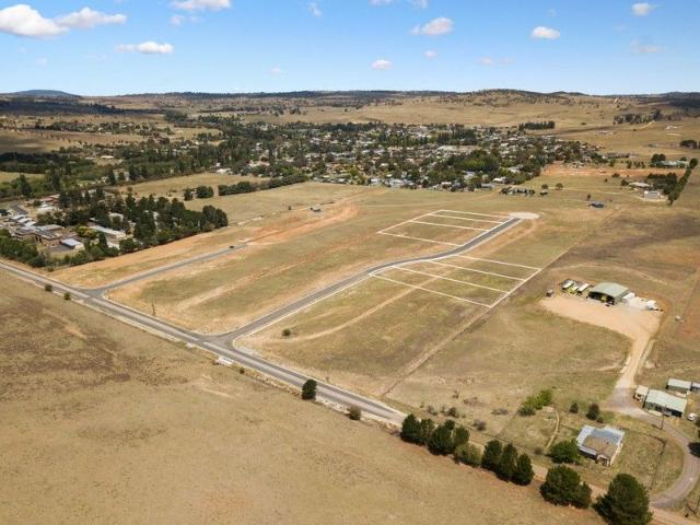 Spacious Lots with Multi Dwelling Potential in Berridale!