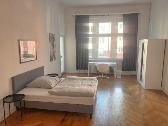 Spacious & lovely 3 bedroom apartment super close to Ku’damm