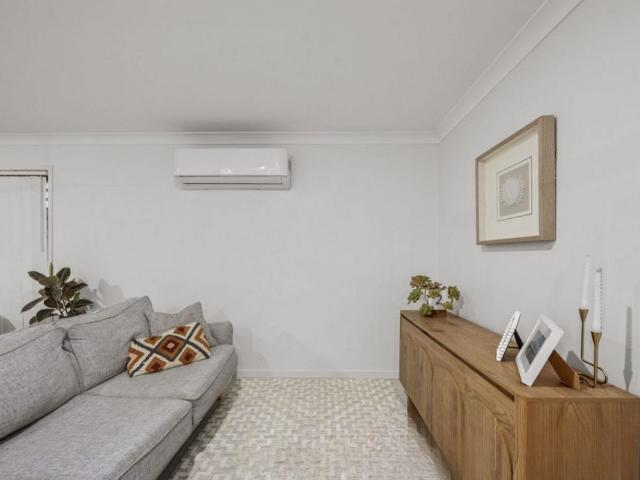 Spacious, Low Maintenance Family Living in a Peaceful Cul de Sac