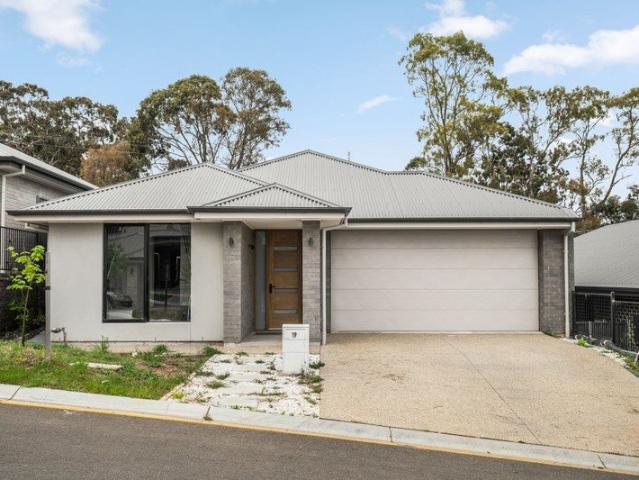 Spacious Low Maintenance Home In Glenlea Estate