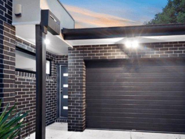 Spacious, Low Maintenance Living in a Convenient St Albans Location