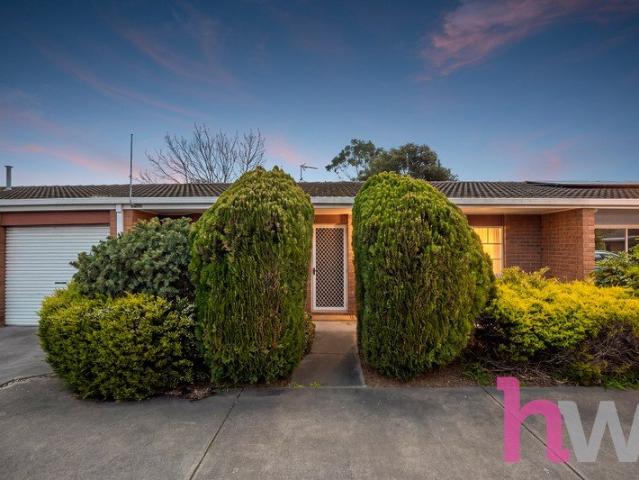 Spacious, Low Maintenance Living in an Unbeatable Location
