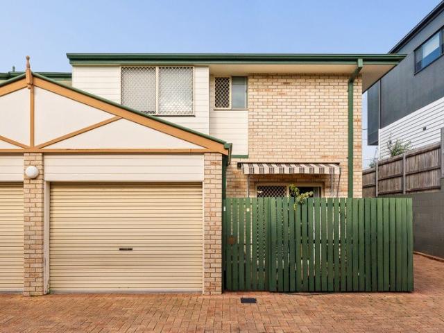 Spacious, Low Maintenance Living in the Heart of Tarragindi
