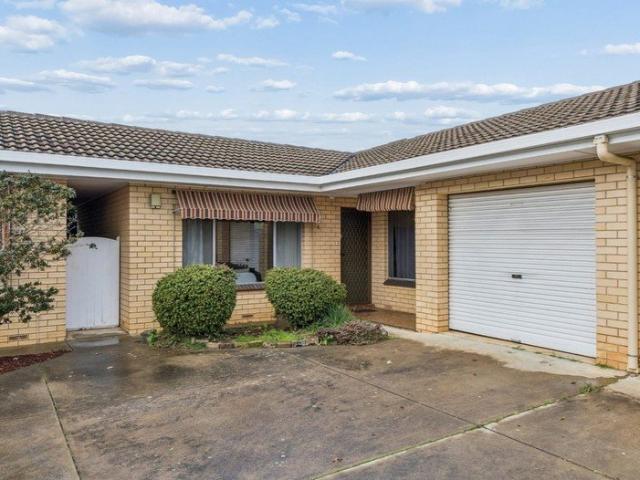 Spacious, Low Maintenance Living in the Heart of Daw Park